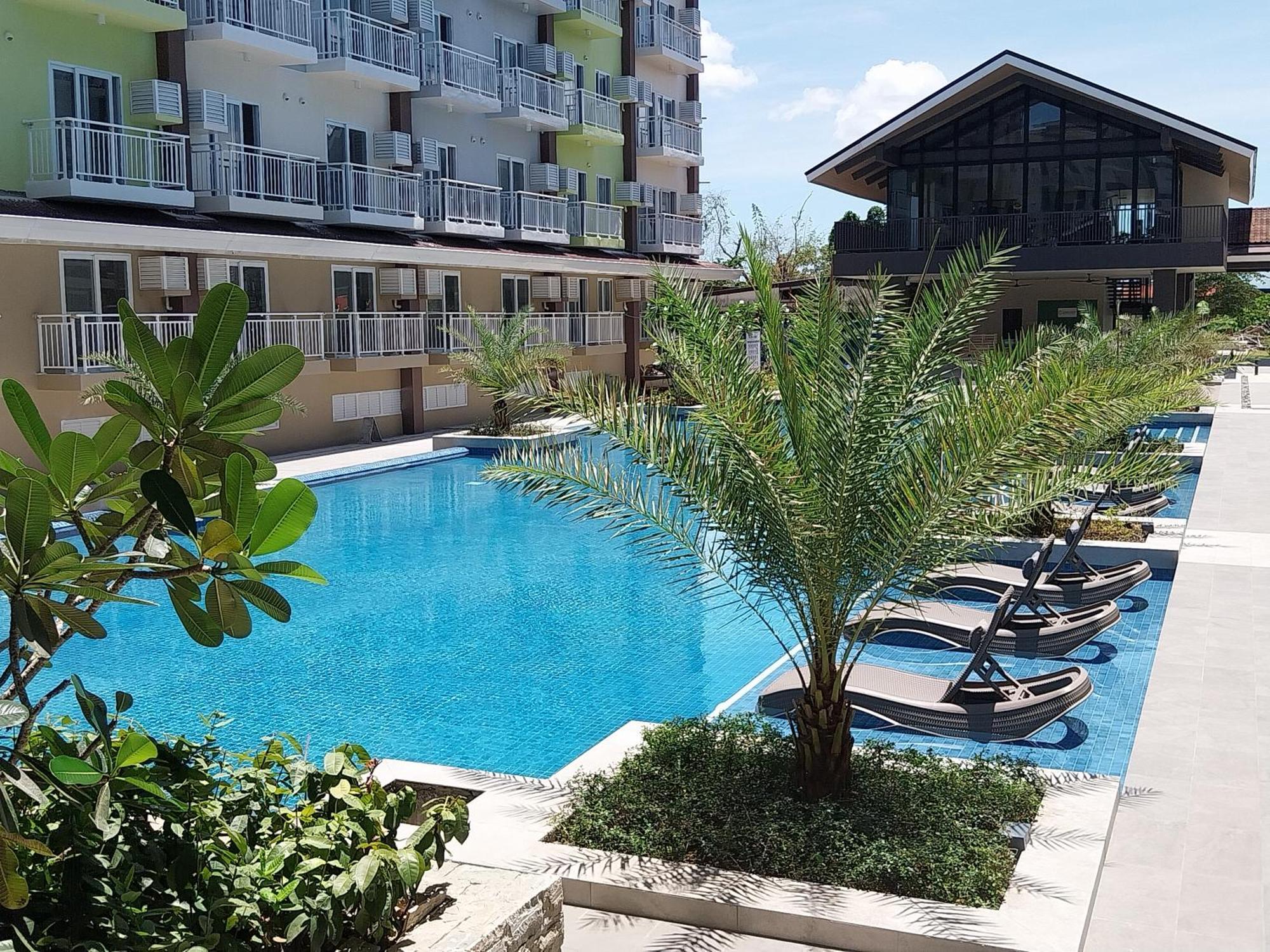 Stay And Fly At Amani Grand Resort Residences Lapu-Lapu City Exterior photo